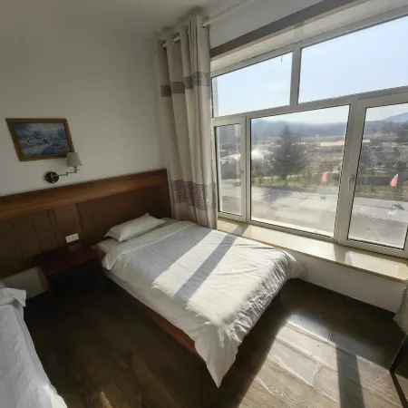 Oriental Holiday Inn Snow Town