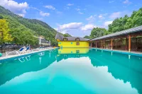 Anji Meilin  Resort - romantis
