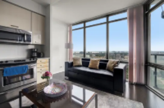 บูราโน คอนโดส์ ใน ดาวน์ทาวน์ โตรอนโต