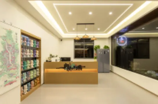 Guiyin Shanju Homestay (Zhaoxing Dong Village Scenic Area)