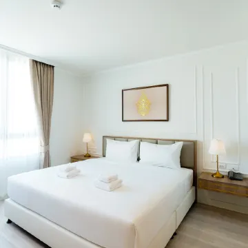 B2 Grand Nimman Premier Hotel Отели рядом с достопримечательностью «Ват Пратхат Дой Сутхеп»