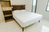 Aurora Rooms Riverdale Hotels in Bekasi Regency