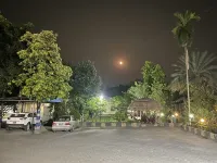 Travellers Jungle Camp - parking