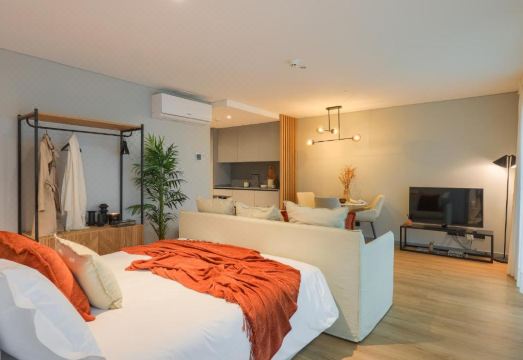 노마 리빙 아이콘 아파트먼트 거실