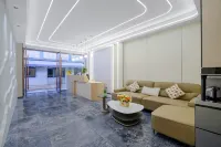 Junze Hotel (Kunming Railway Station Shuangqiao Night Market Style Street Branch)