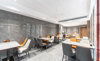 Xinxi Hotel (Qianjiang Jieyang Logistics Park Branch)