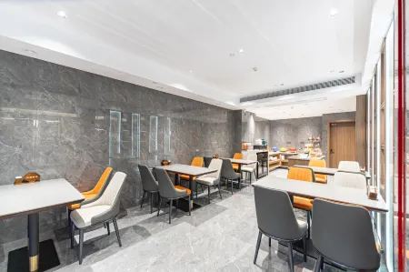 Xinxi Hotel (Qianjiang Jieyang Logistics Park Branch)