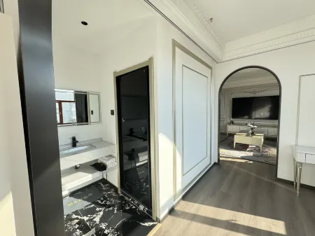 Dongxing Holiday Hotel Отели в г. Тунхэ