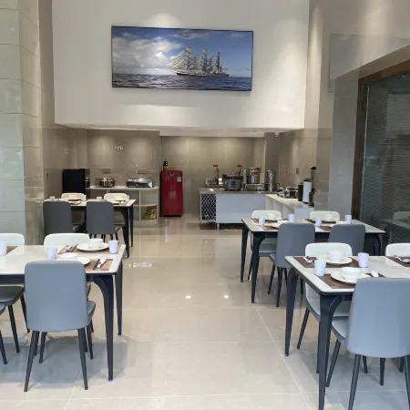 Zhai Rong Jingding Rong Business Hotel