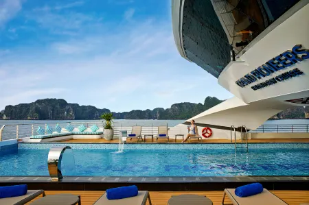 Grand Pioneers Halong Bay Cruise 2 Отели в г. Tuan Chau