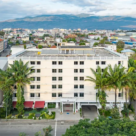 Royal Peninsula Hotel Chiangmai Отели рядом с достопримечательностью «Ворота Чанг Пуак»