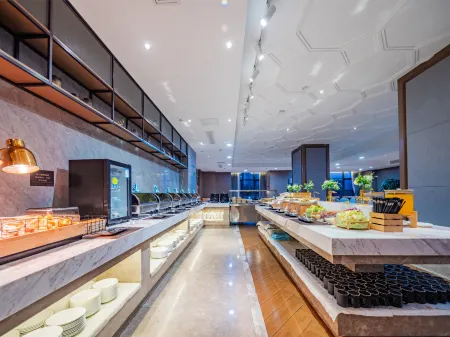 Vienna International Hotel (Chengdu East Railway Station Sichuan Normal University Branch) Отели рядом с достопримечательностью «Sichuan Normal University (East Campus)»