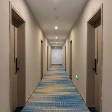 Dongrunfeng Hotel (Zigong Caideng Park)