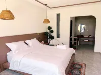 Banshanjian Xiyuan | Mid·Mountain Stream Manor Homestay (Guozigou Pasture)