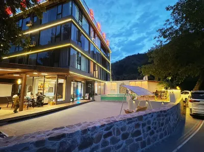 Ganyueliangwan Gebi Linju Hotels near Scenic Area of Yueliangwan