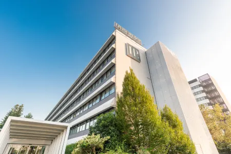 Living Place Hotel Отели рядом с достопримечательностью «Savena Beach Arena»