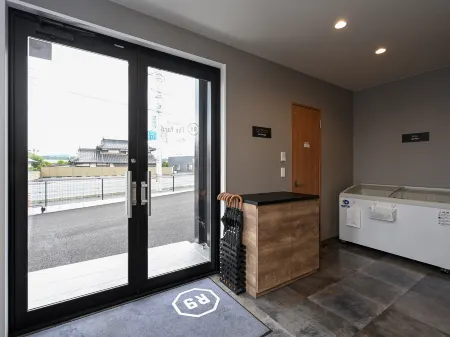 HOTEL R9 The Yard Tsuyama Отели рядом с достопримечательностью «Kumenosato Road Station»