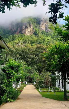 Vrapat Отели рядом с достопримечательностью «Wat Chiang Yuen»