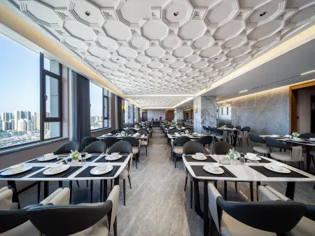 Vienna International Hotel (Jinzhong Impression City Wanda Plaza) Отели рядом со станцией Jingzhong Railway Station