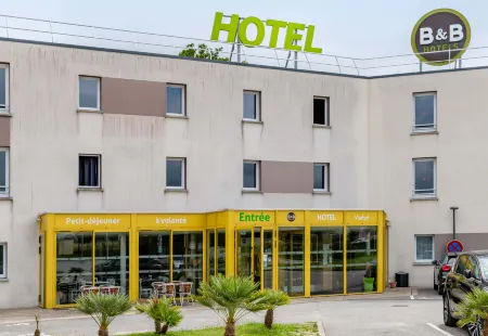 B&B Hotel Yvetot Отели в г. Бетвиль