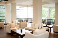 Waters Edge Hotel فنادق في Rajagiriya
