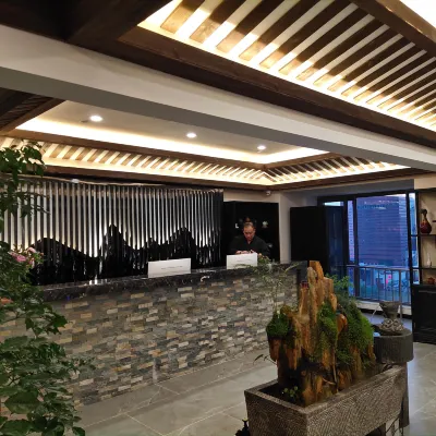 Junyi Hotel (Shijiazhuang Mixc Xinbai Square Subway Station Branch) Hotels near Xiqing Park