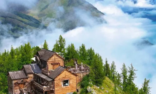 Trip.com Group Country Retreats (Xinjiang Kanas Yundingge Joint Resort）