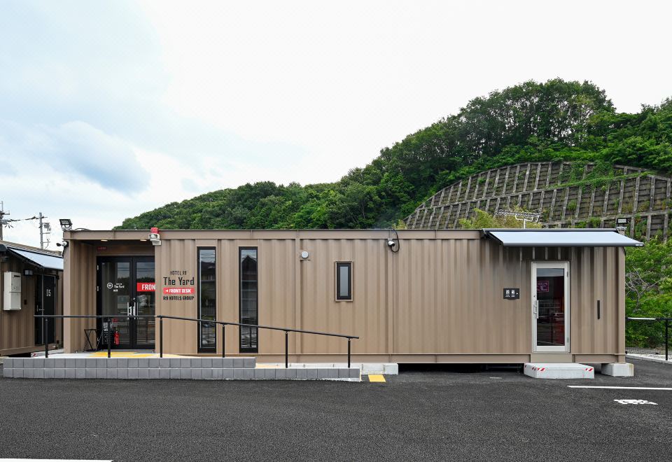 호텔 R9 더 야드 가사이의 깔끔한 외부 모습