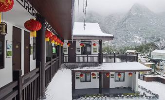 Muchuan Baixian Mountain House
