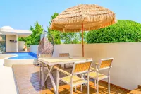 Mediterranean Romantic Seaview Holiday Guesthouse by the Blue Shore (Xinghai Square Branch) - Rooftop Pools