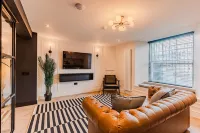 Luxury Georgian Apartment by Hauss Ayr, 5mins Beach Hotels near Ayr Campus, University of the West of Scotland (UWS)