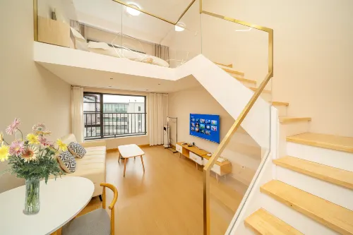 火鳳寶邸輕奢Loft民宿（西山萬達昆明火車站店）