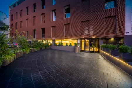 IH Hotels Milano Watt 13 Отели рядом с достопримечательностью «Armani Silos»