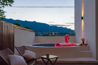 Tonglu Yaoyue Lanshe Homestay (OMG Heartbeat Paradise) - Pools