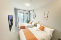 Qiyue Luxury 8K Projection Homestay (Guangxi University 33rd Middle School Subway Station)