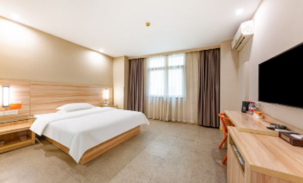 A Home Chain Hotel (Jinjiang Airport Huzhong)