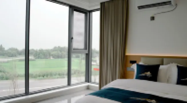 Serene Foothills Lodge