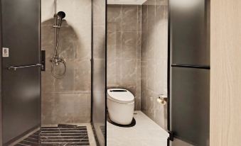 Jingfang E-Sports Hotel (Jiaxing Haiyan Haigang Avenue)