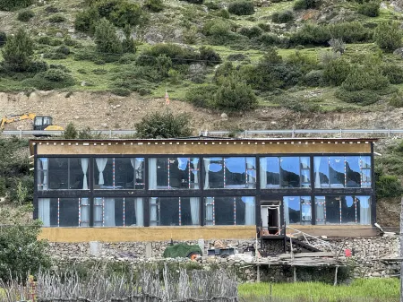 Laigu Glacier Langse Hotel