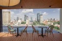 The Scenic Hotel Hotel in zona CamEd Business School