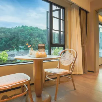 Hidden Waves Hot Spring Boutique Inn