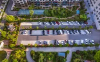 Vienna International Hotel (Huaxing Road, Huaxian County, Anyang City) - parking