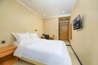 Meiyu Hotel (Xinzheng International Airport Chang'an Road South Subway Station) - 2-Star