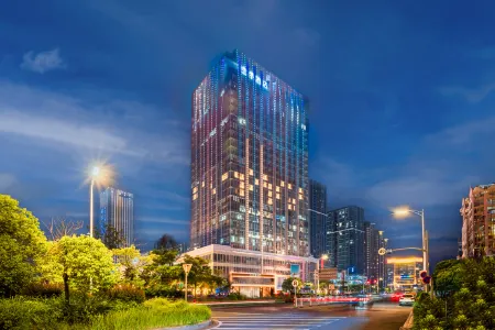 Ji Hotel (Zhaoqing Minjie Square Branch) Отели рядом с достопримечательностью «Beiling Mountain Forest Park»