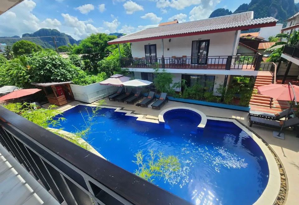 3. 방비엥 나이트 ..