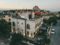 Leda Stone House - parking