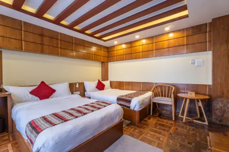 Village Highland Resort Отели рядом с достопримечательностью «Kailashnath Mahadev»