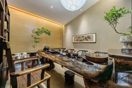 Huangshengtongtong Hotel Отели рядом с достопримечательностью «Zhuhai Tourist Resort»