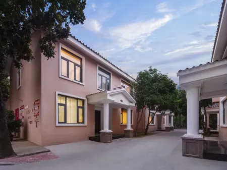 Xingshang Solo Villa Hotel Отели рядом с достопримечательностью «Zhang Zhongjing Memorial Temple»