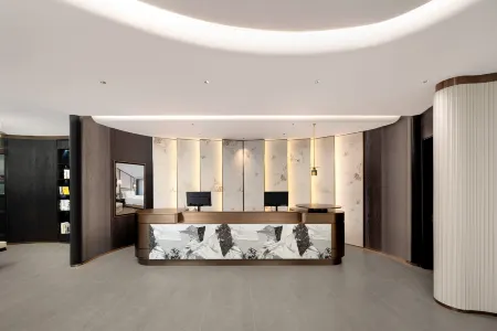 Hailan Hotel (Mudanjiang Railway Station Pedestrian Street) Отели рядом с достопримечательностью «Heilongjiang Child Normal University Gaodeng Zhuanke School»